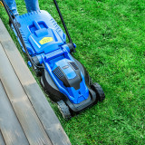 3 adjustable cutting heights (20mm, 40mm and 60mm): Simple height adjustment to cater for all lengths of grass